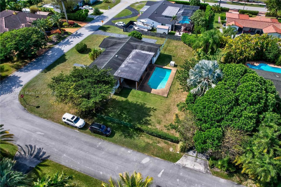 合同活跃: $995,000 (3 贝兹, 2 浴室, 2176 平方英尺)