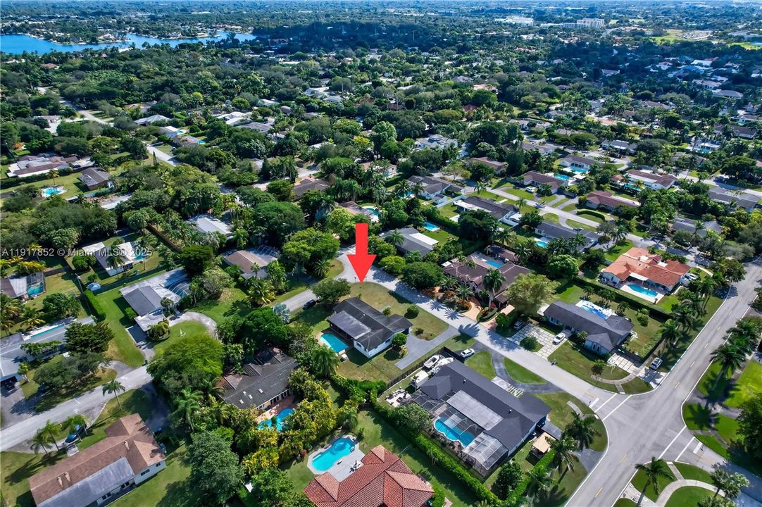 合同活跃: $995,000 (3 贝兹, 2 浴室, 2176 平方英尺)