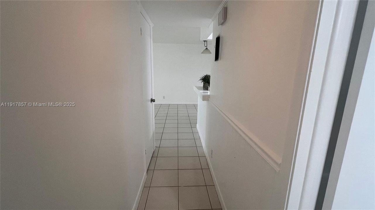 待售: $229,000 (2 贝兹, 2 浴室, 1050 平方英尺)