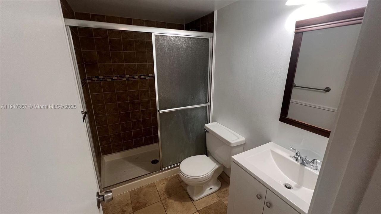 待售: $229,000 (2 贝兹, 2 浴室, 1050 平方英尺)