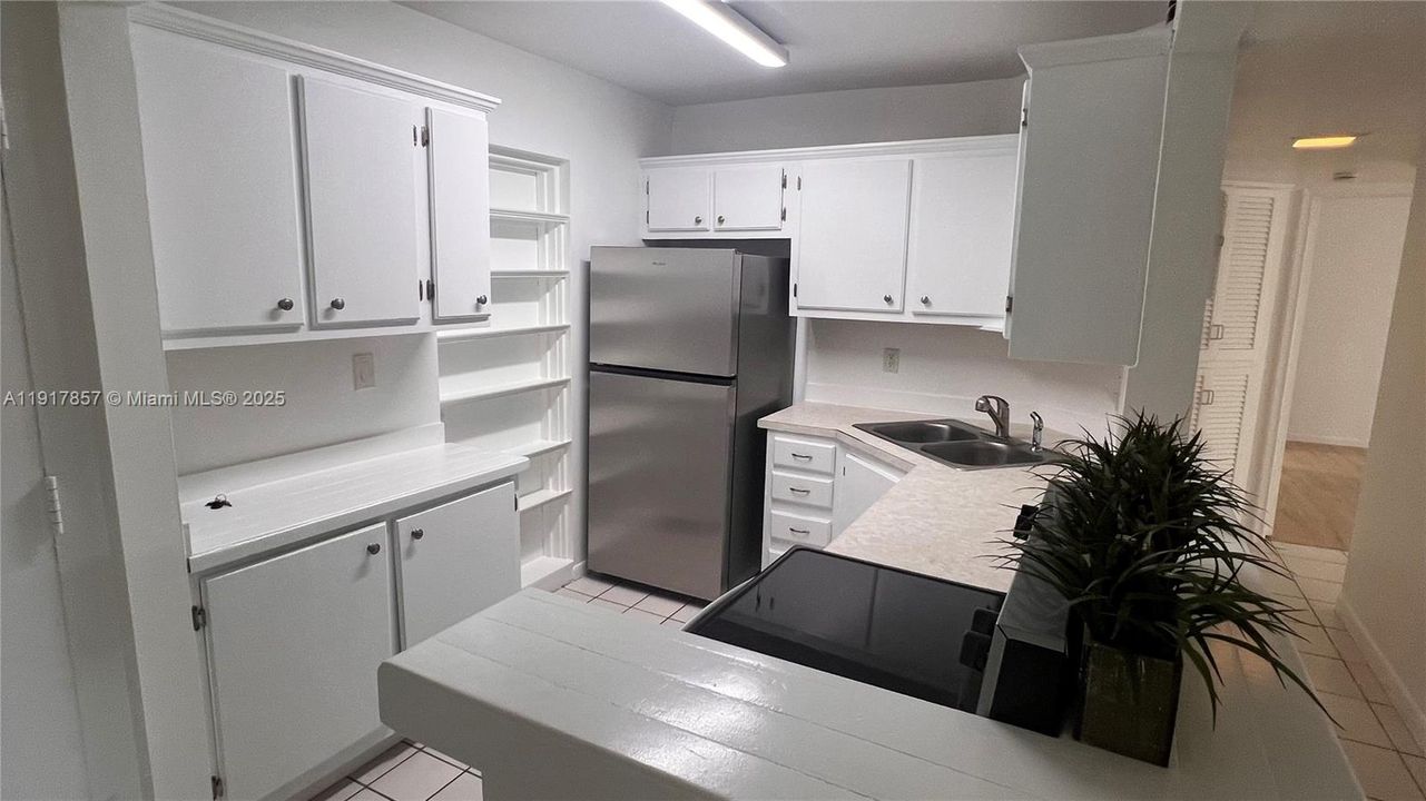 待售: $229,000 (2 贝兹, 2 浴室, 1050 平方英尺)