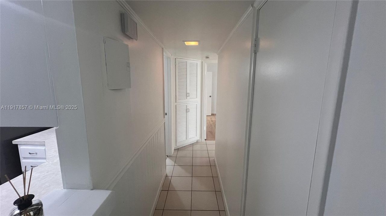 待售: $229,000 (2 贝兹, 2 浴室, 1050 平方英尺)