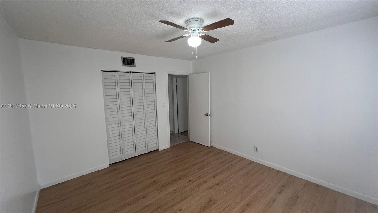 待售: $229,000 (2 贝兹, 2 浴室, 1050 平方英尺)