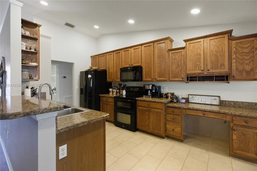 Active With Contract: $415,000 (4 beds, 2 baths, 1919 Square Feet)