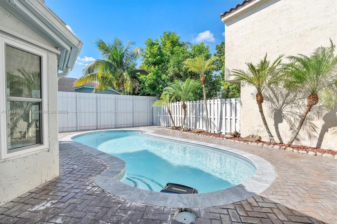 待售: $625,000 (3 贝兹, 2 浴室, 1746 平方英尺)