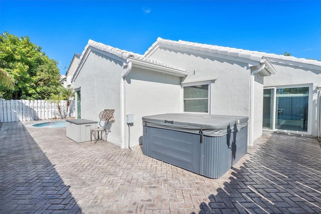 待售: $625,000 (3 贝兹, 2 浴室, 1746 平方英尺)