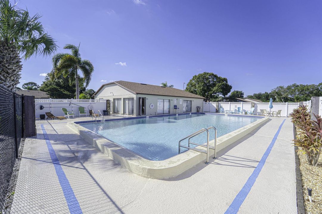 29_community pool