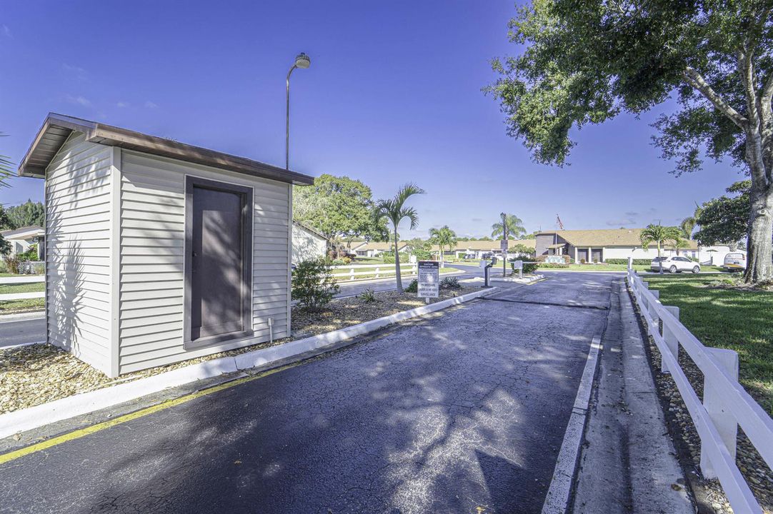 30_gated community