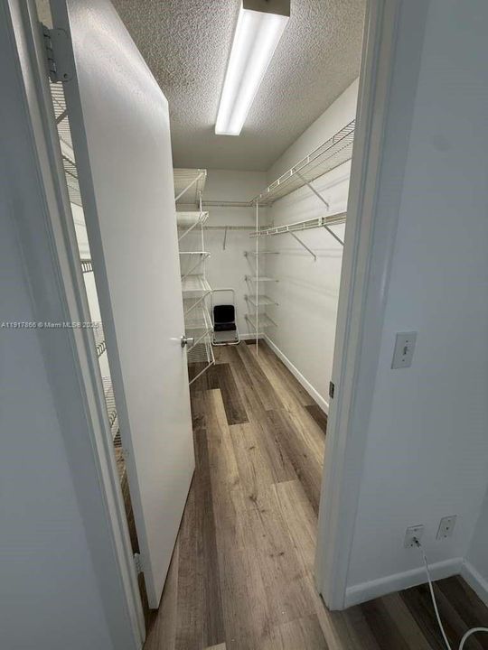 For Sale: $265,000 (2 beds, 2 baths, 1364 Square Feet)