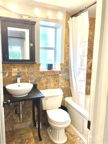 出租: $1,850 (1 贝兹, 1 浴室, 705 平方英尺)