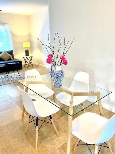 出租: $1,850 (1 贝兹, 1 浴室, 705 平方英尺)