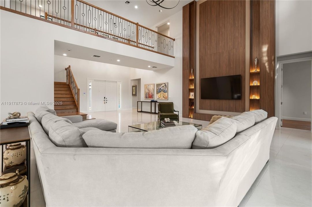 For Sale: $2,990,000 (5 beds, 5 baths, 4910 Square Feet)