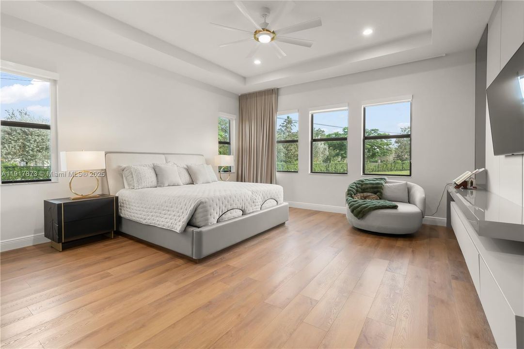 For Sale: $2,990,000 (5 beds, 5 baths, 4910 Square Feet)