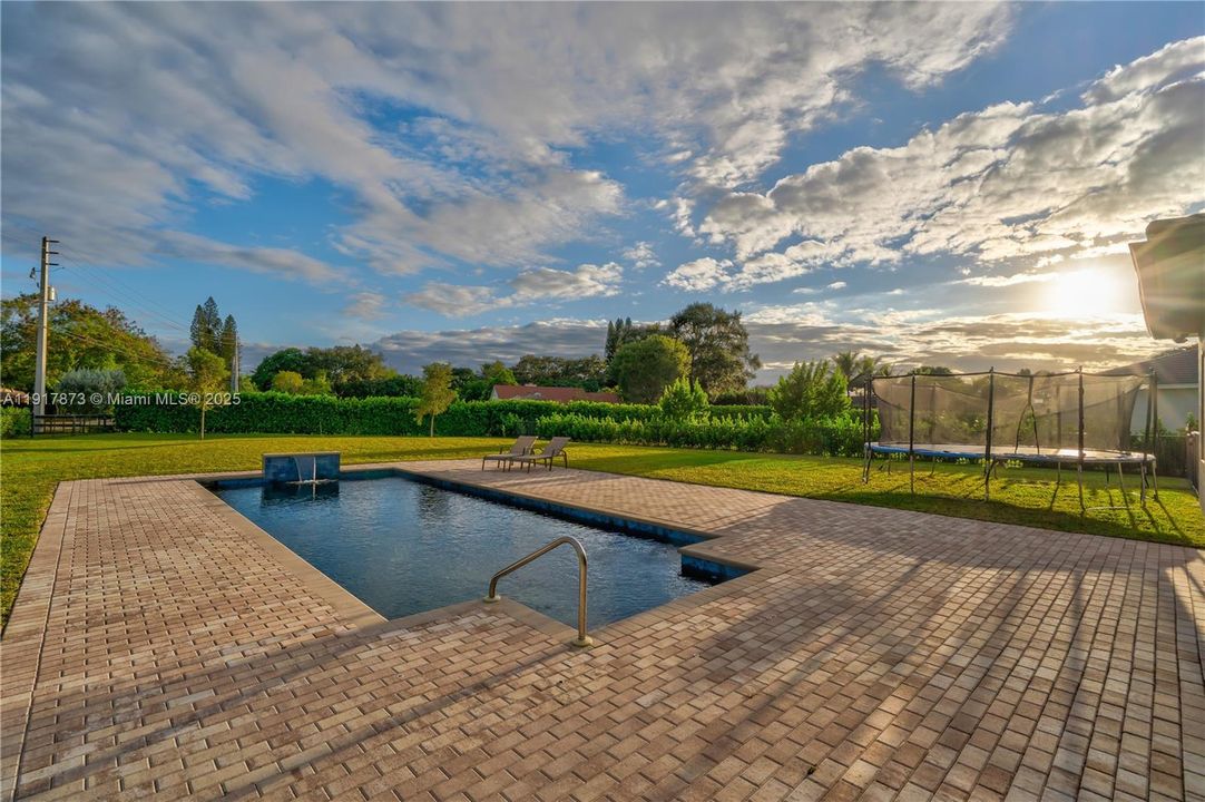 For Sale: $2,990,000 (5 beds, 5 baths, 4910 Square Feet)