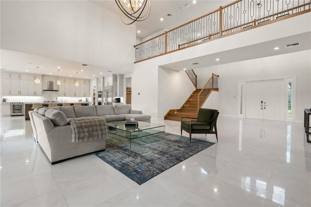 For Sale: $2,990,000 (5 beds, 5 baths, 4910 Square Feet)