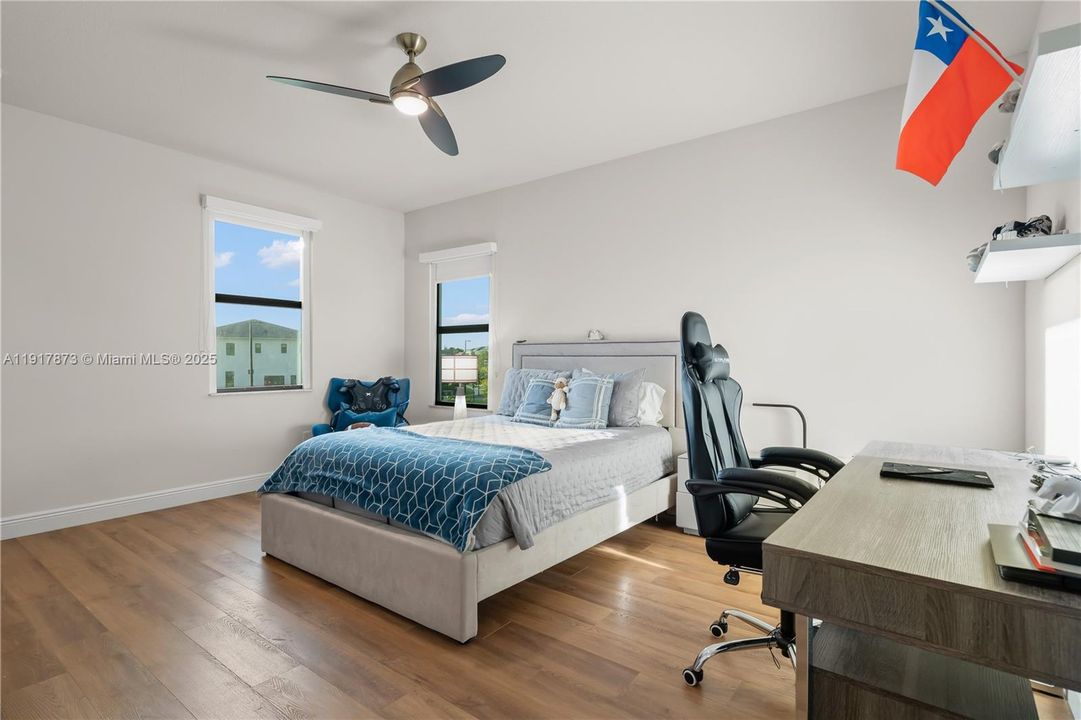 For Sale: $2,990,000 (5 beds, 5 baths, 4910 Square Feet)