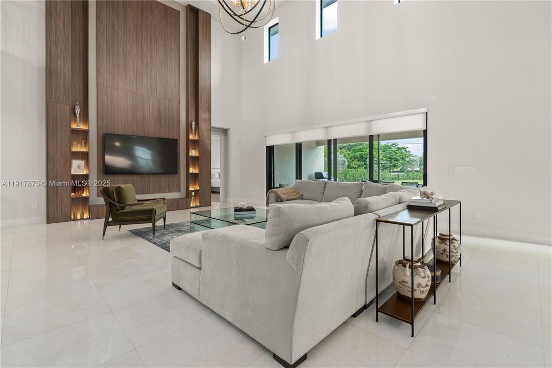 For Sale: $2,990,000 (5 beds, 5 baths, 4910 Square Feet)