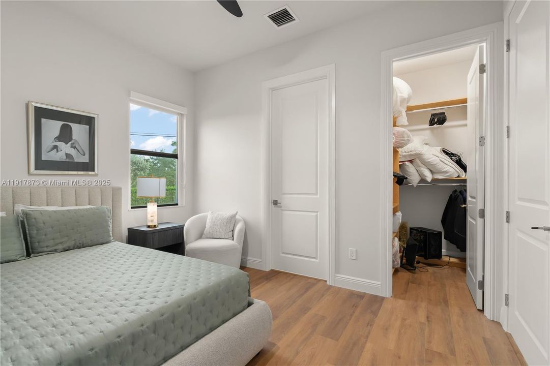 For Sale: $2,990,000 (5 beds, 5 baths, 4910 Square Feet)