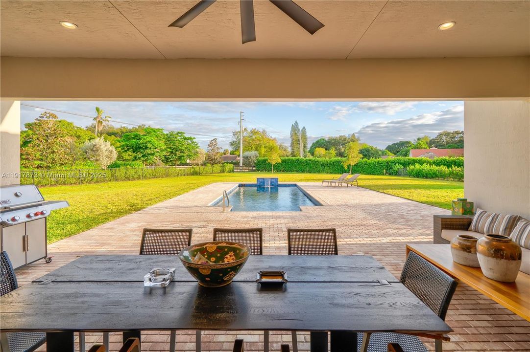 For Sale: $2,990,000 (5 beds, 5 baths, 4910 Square Feet)