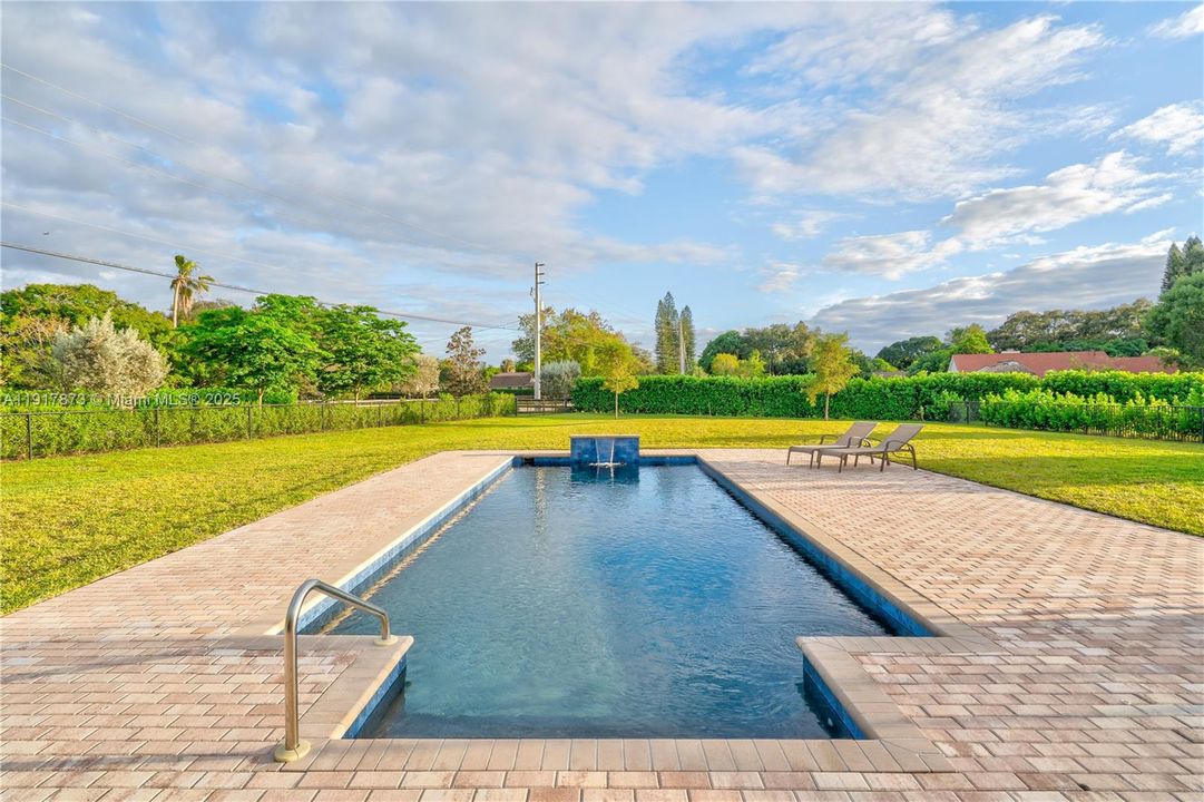 For Sale: $2,990,000 (5 beds, 5 baths, 4910 Square Feet)