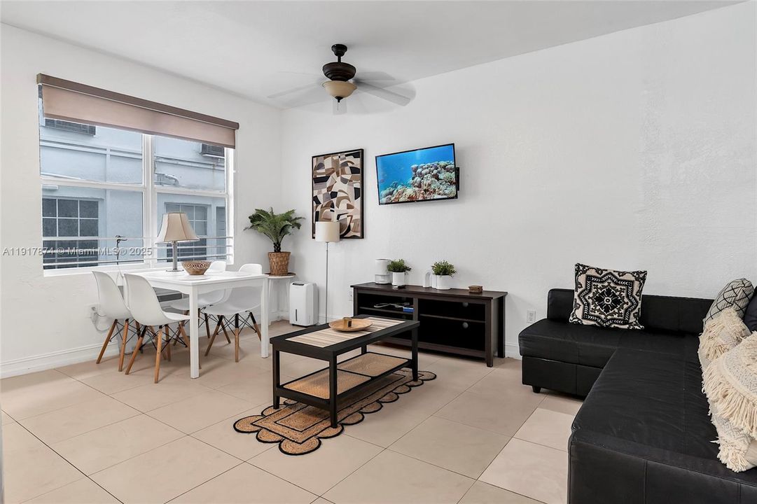 For Sale: $192,000 (1 beds, 1 baths, 543 Square Feet)