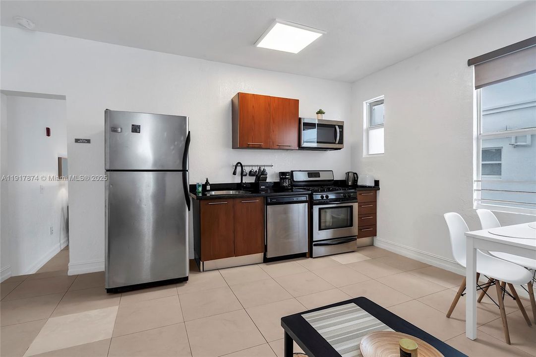 For Sale: $192,000 (1 beds, 1 baths, 543 Square Feet)
