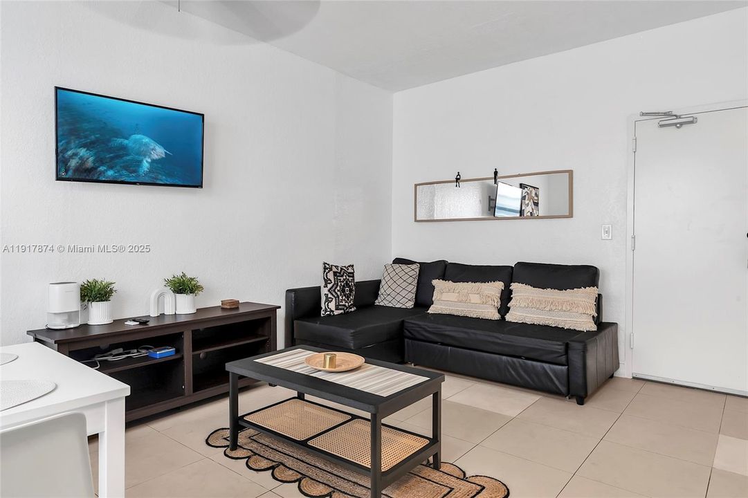 For Sale: $192,000 (1 beds, 1 baths, 543 Square Feet)