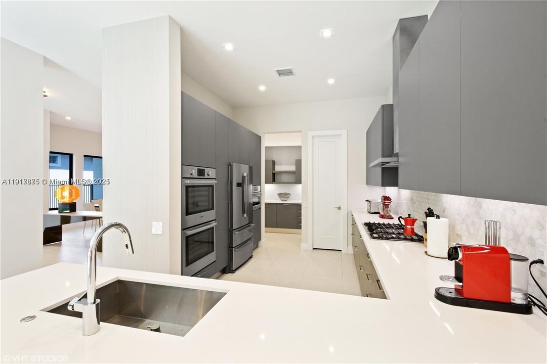 For Sale: $1,690,000 (4 beds, 4 baths, 2909 Square Feet)