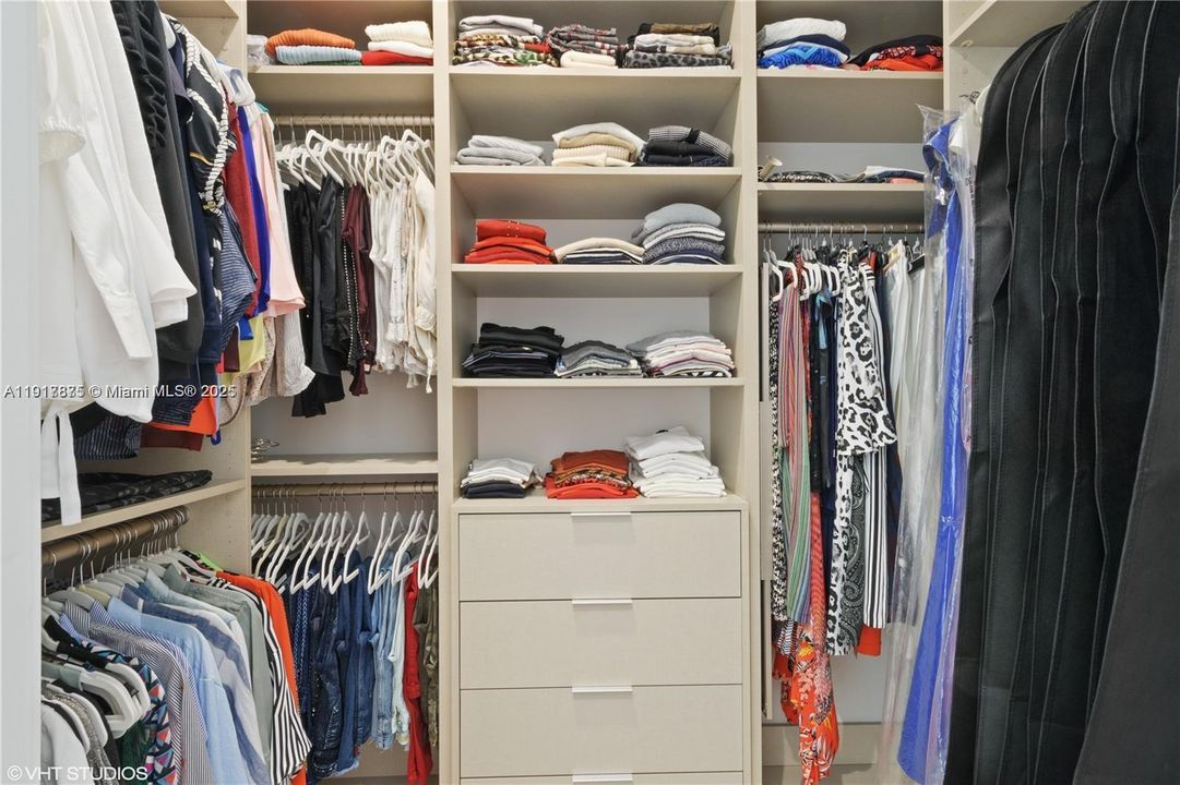 For Sale: $1,690,000 (4 beds, 4 baths, 2909 Square Feet)