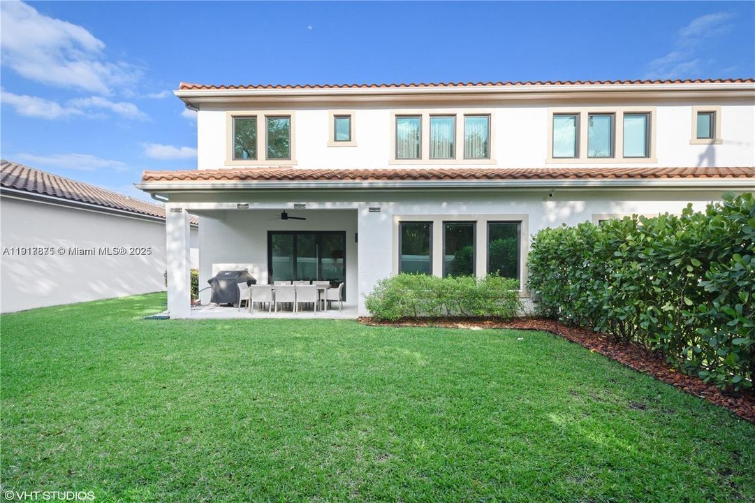 For Sale: $1,690,000 (4 beds, 4 baths, 2909 Square Feet)