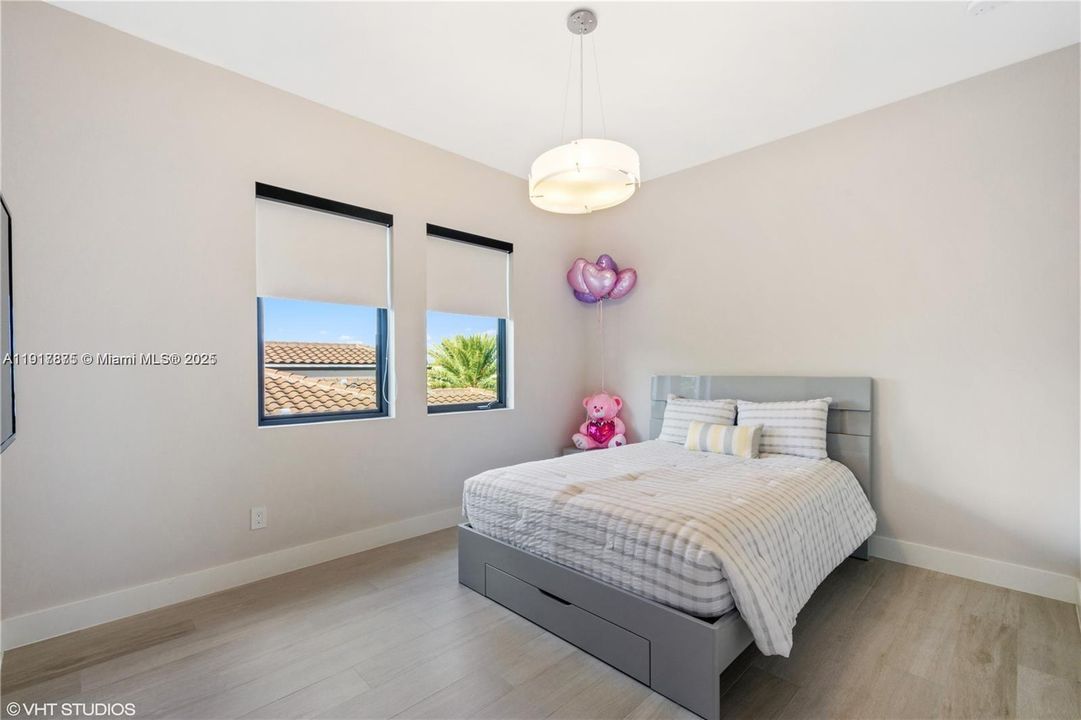 For Sale: $1,690,000 (4 beds, 4 baths, 2909 Square Feet)