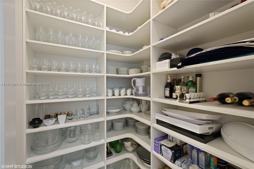 For Sale: $1,690,000 (4 beds, 4 baths, 2909 Square Feet)