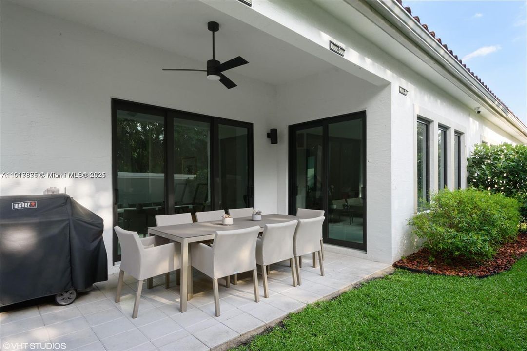 For Sale: $1,690,000 (4 beds, 4 baths, 2909 Square Feet)