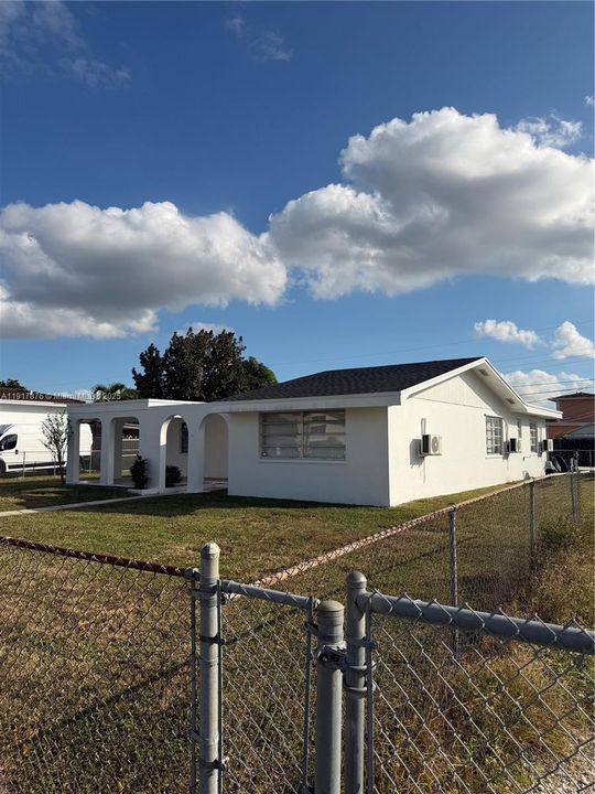 出租: $4,200 (4 贝兹, 2 浴室, 1768 平方英尺)