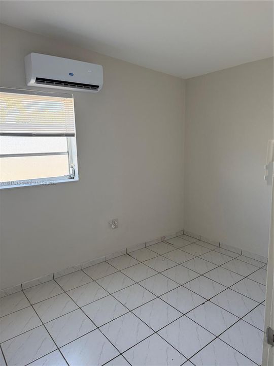 出租: $4,200 (4 贝兹, 2 浴室, 1768 平方英尺)