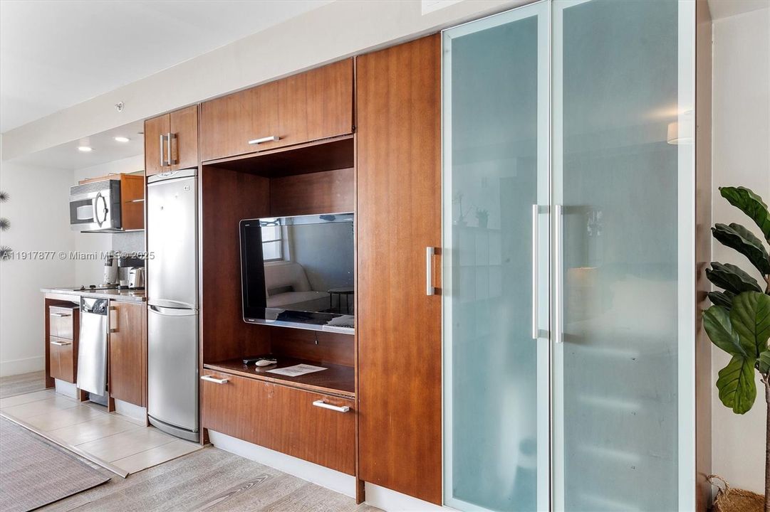 For Sale: $335,000 (0 beds, 1 baths, 516 Square Feet)