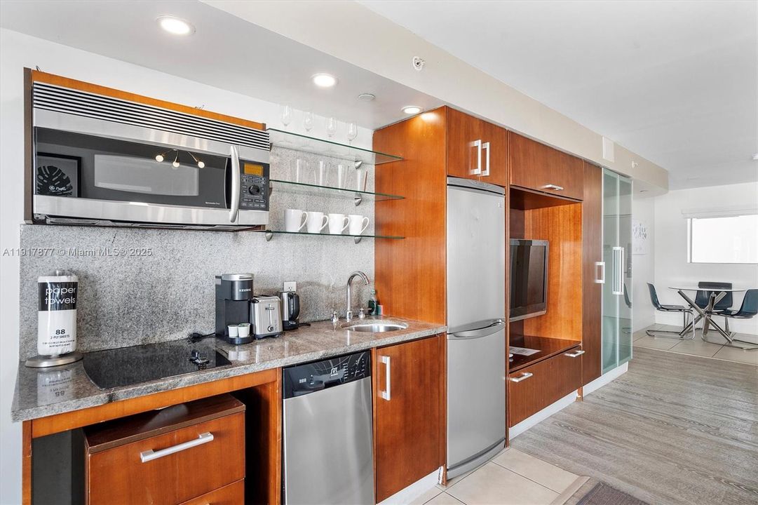 For Sale: $335,000 (0 beds, 1 baths, 516 Square Feet)