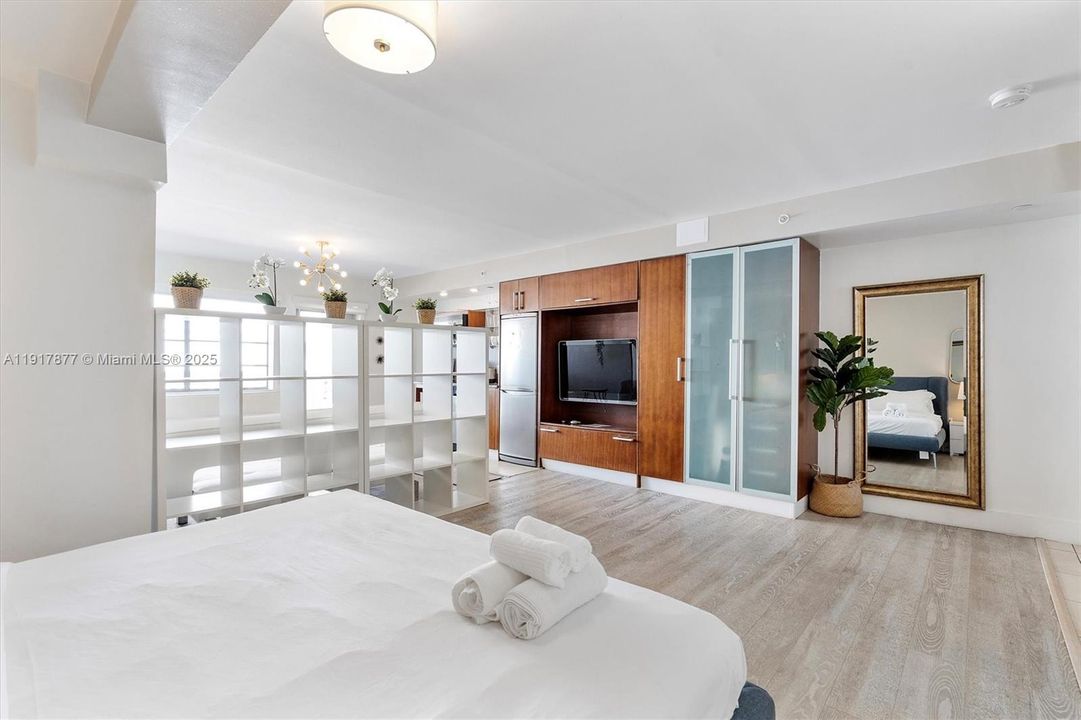 For Sale: $335,000 (0 beds, 1 baths, 516 Square Feet)