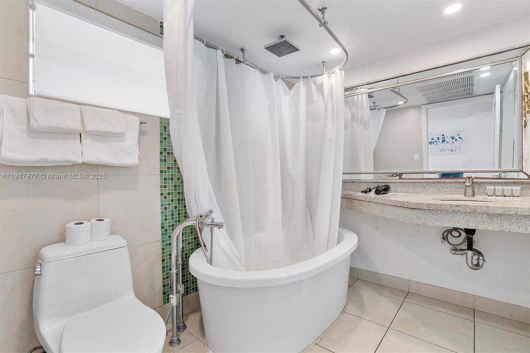 For Sale: $335,000 (0 beds, 1 baths, 516 Square Feet)