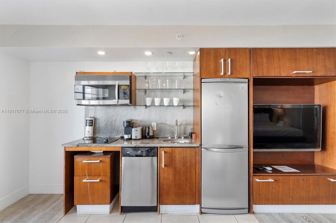 For Sale: $335,000 (0 beds, 1 baths, 516 Square Feet)