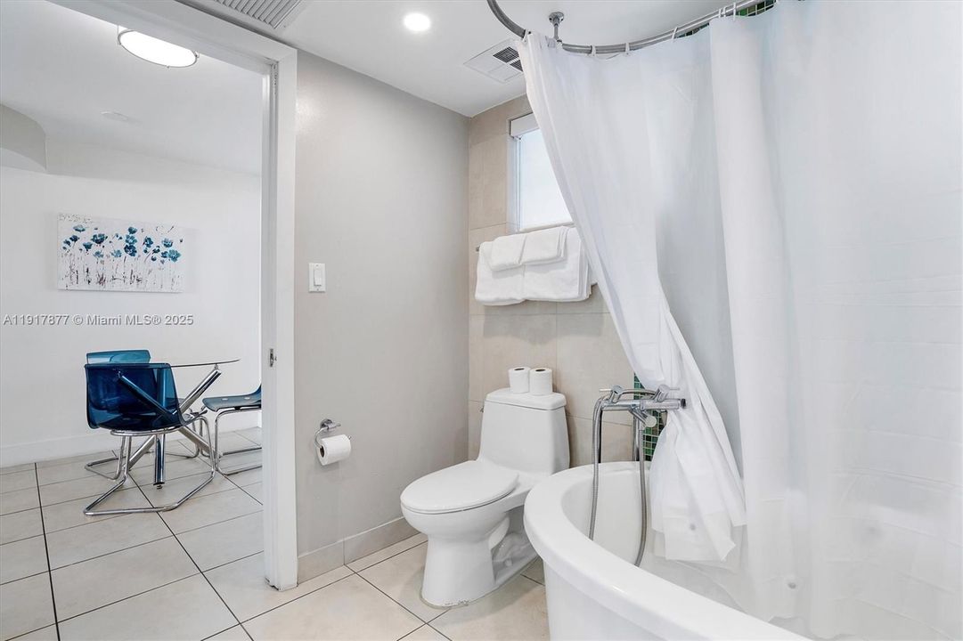 For Sale: $335,000 (0 beds, 1 baths, 516 Square Feet)