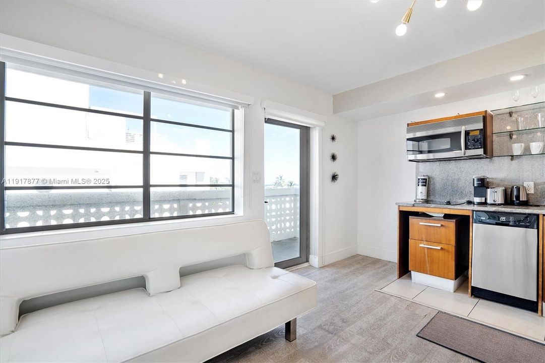 For Sale: $335,000 (0 beds, 1 baths, 516 Square Feet)