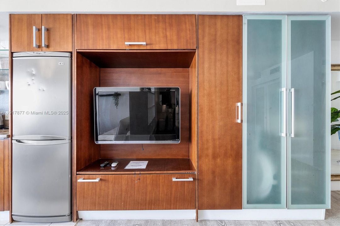 For Sale: $335,000 (0 beds, 1 baths, 516 Square Feet)