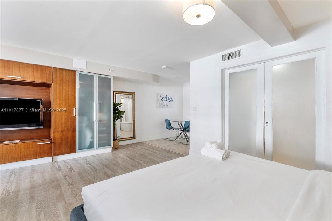 For Sale: $335,000 (0 beds, 1 baths, 516 Square Feet)