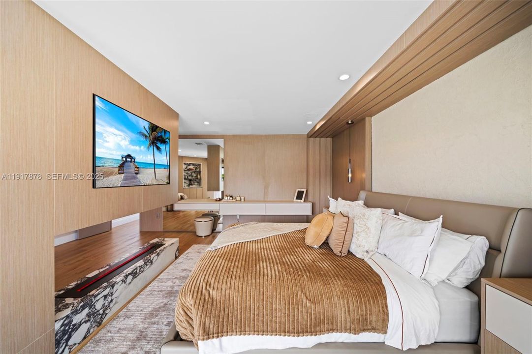 For Sale: $11,500,000 (7 beds, 7 baths, 6058 Square Feet)