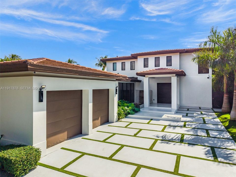 For Sale: $11,500,000 (7 beds, 7 baths, 6058 Square Feet)