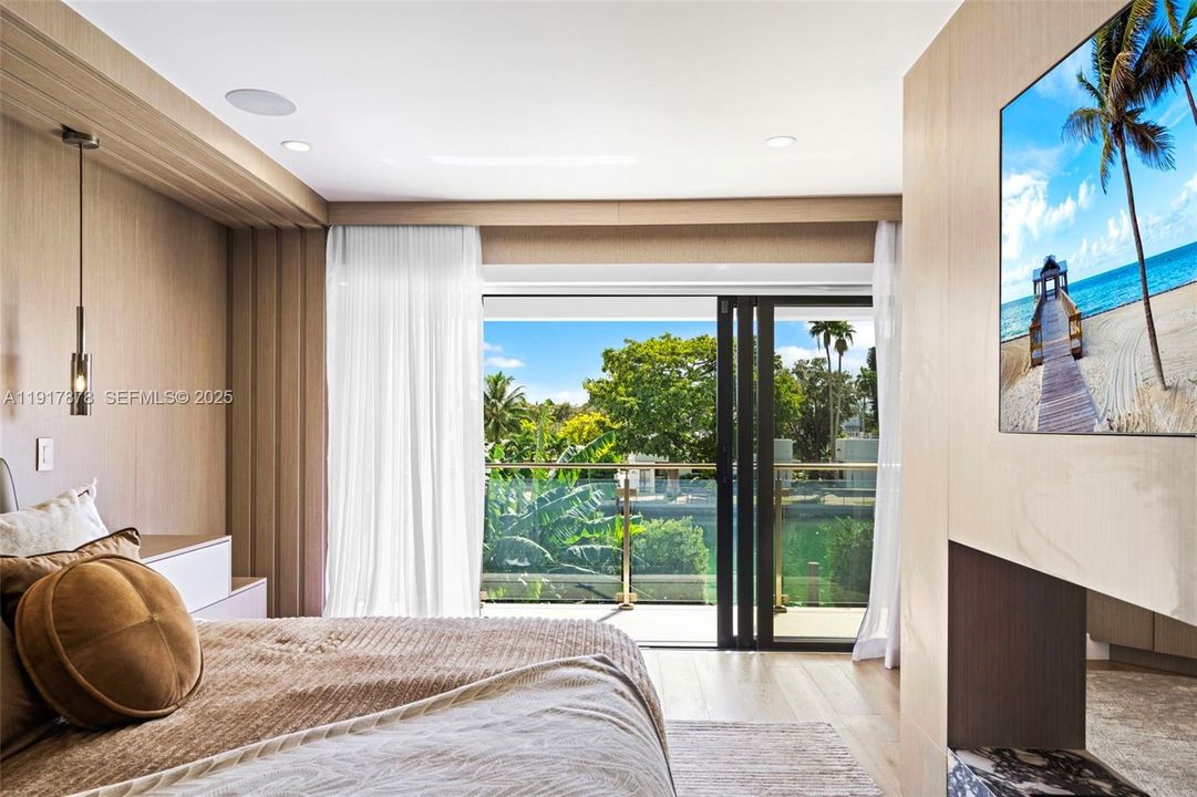 For Sale: $11,500,000 (7 beds, 7 baths, 6058 Square Feet)