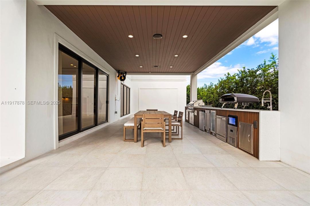 For Sale: $11,500,000 (7 beds, 7 baths, 6058 Square Feet)