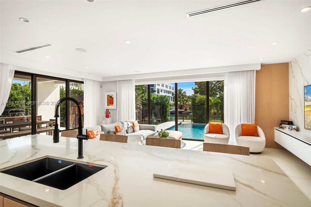 For Sale: $11,500,000 (7 beds, 7 baths, 6058 Square Feet)