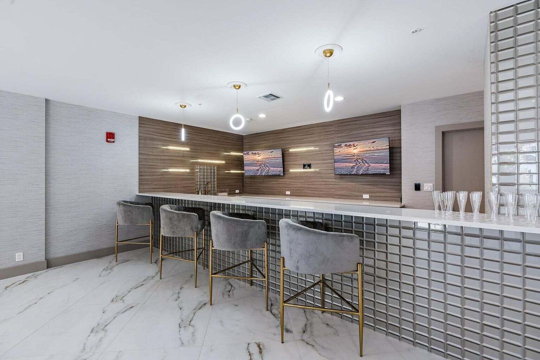 Community Ocean Room